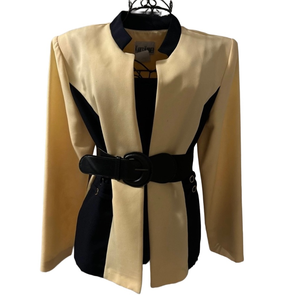 Vintage Women’s Cream and Navy Blue Blazer